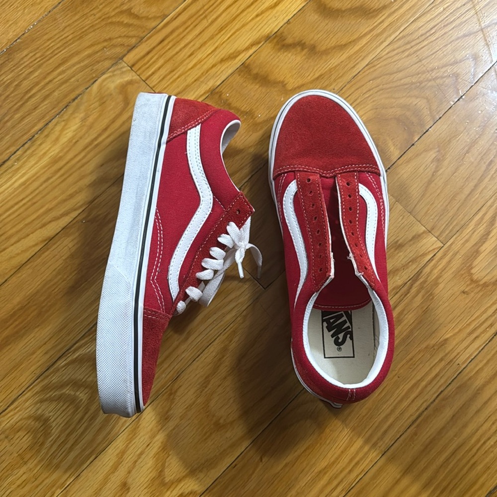 Red vans - Picture 2 of 3